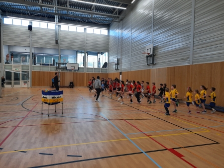 Goed bezochte volleybalclinic voor basisscholen voor herhaling vatbaar!