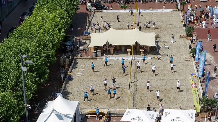 Clubavond op het strand in het Stadshart